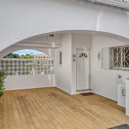 In Center With Pool Ferienhaus *