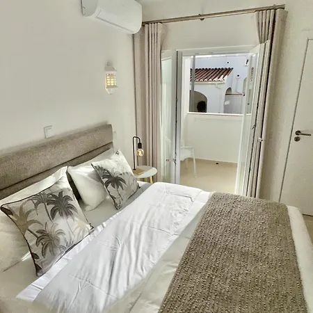 In Center With Pool Ferienhaus *