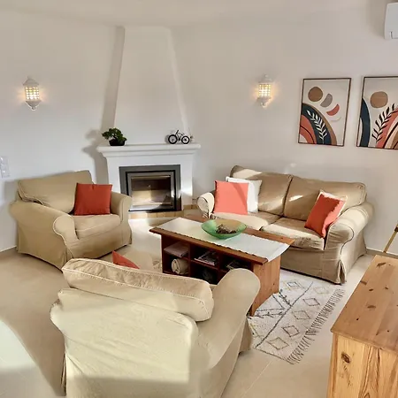 In Center With Pool Ferienhaus