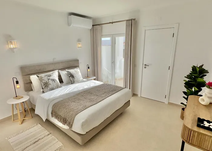 In Center With Pool 度假居