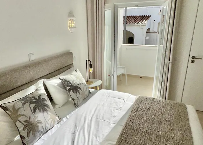 In Center With Pool 度假居 *