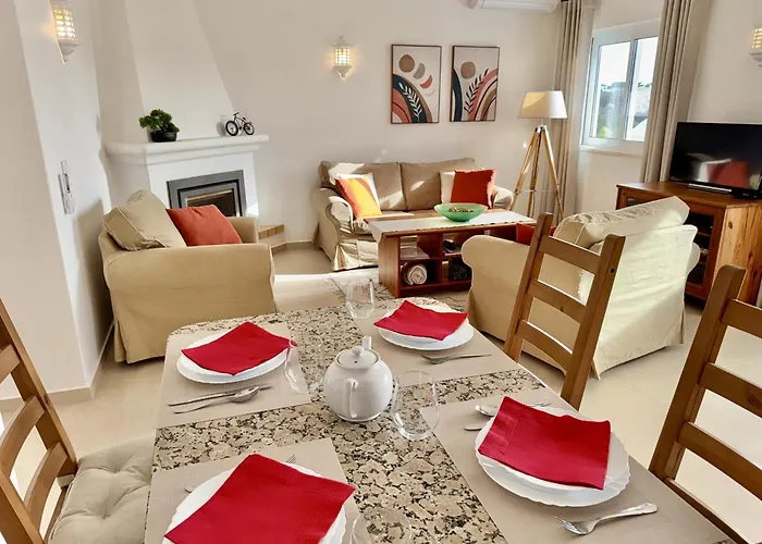 In Center With Pool 度假居